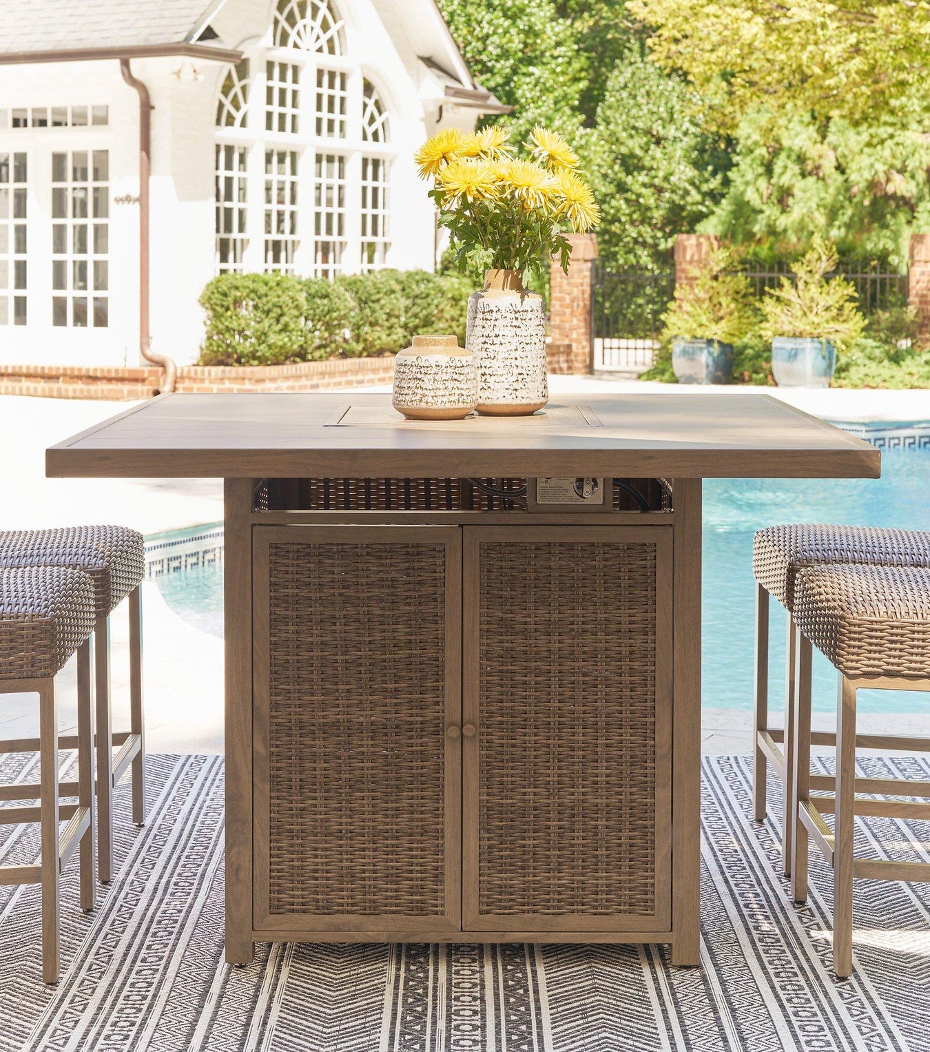 Outdoor Pub Table w/FP